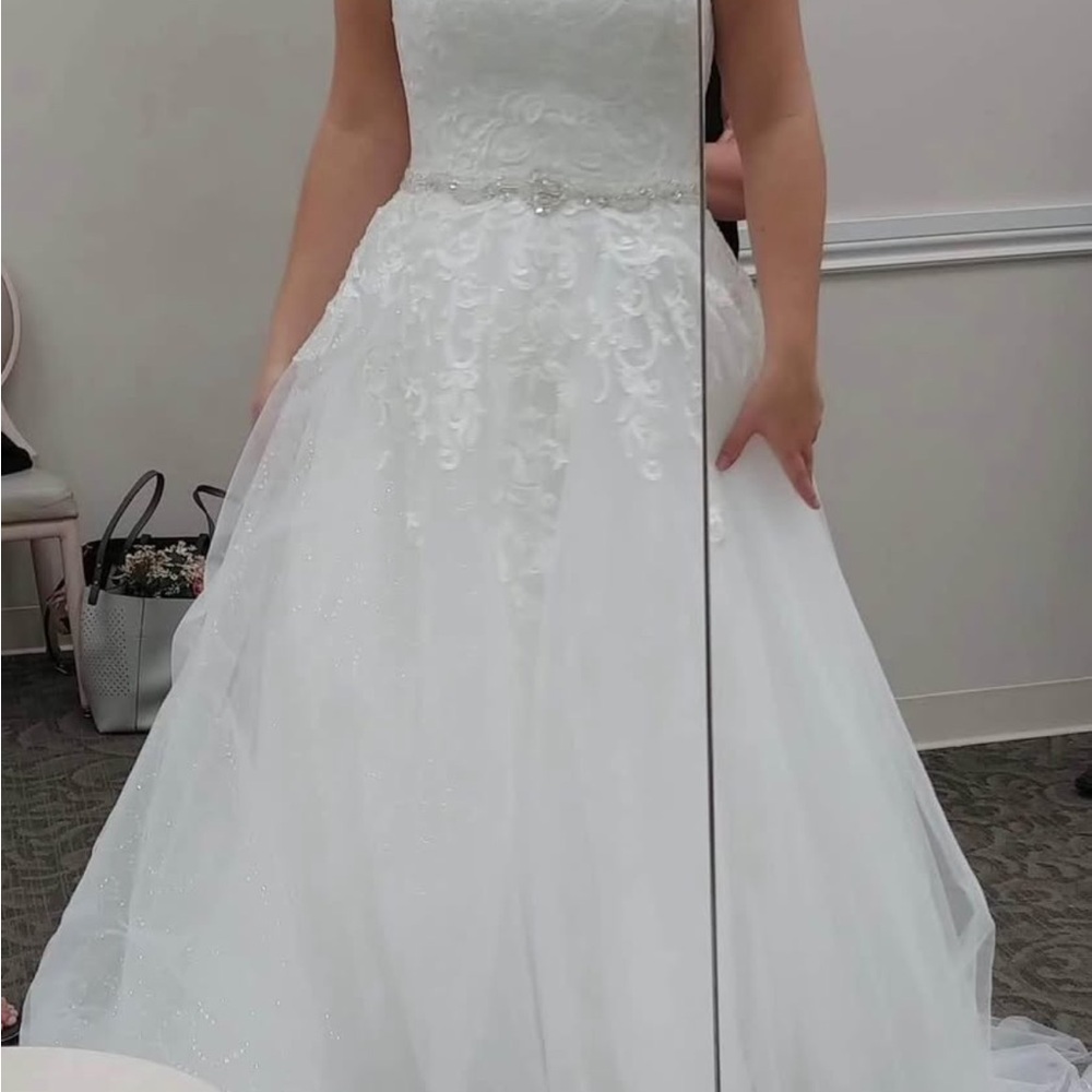 Elegant White Lace Wedding Dress